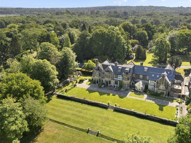 Flat for sale in Hillview, Surrey