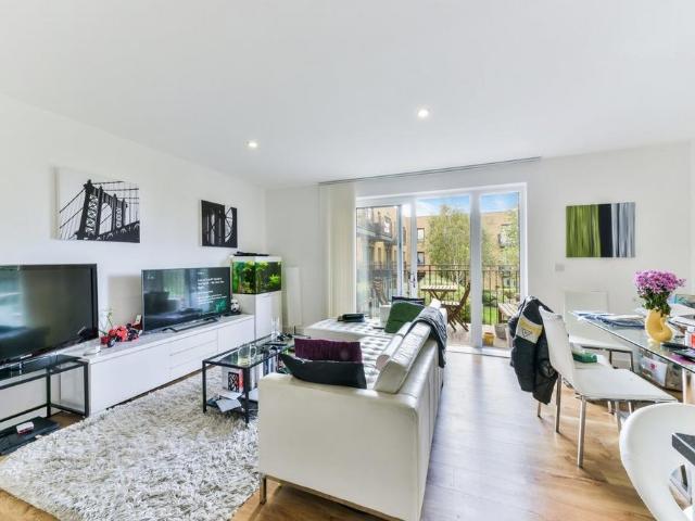 Flat for sale in Horn Park, Greater London