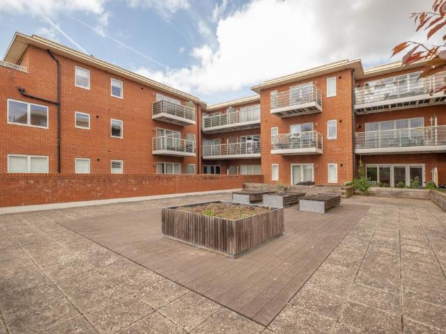 Flat for sale in London Borough of Merton, Merton Park
