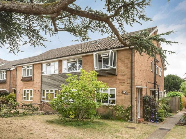Flat for sale in North Sheen, Greater London