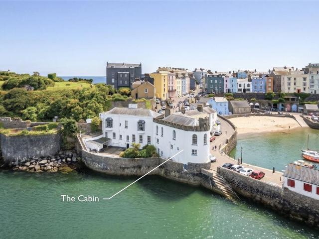 Flat for sale in Tenby, Wales