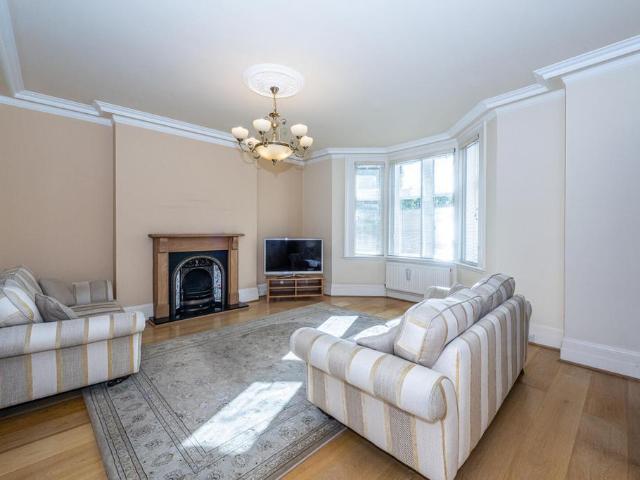 Flat for sale in City of Westminster, Greater London