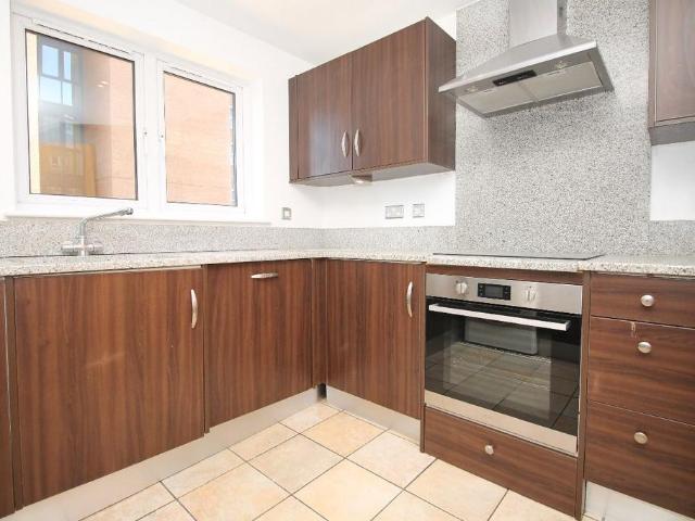 Flat for sale in Isle Of Dogs, Greater London