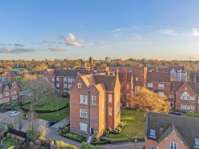 Flat for sale in Clements Park, Navestock Side