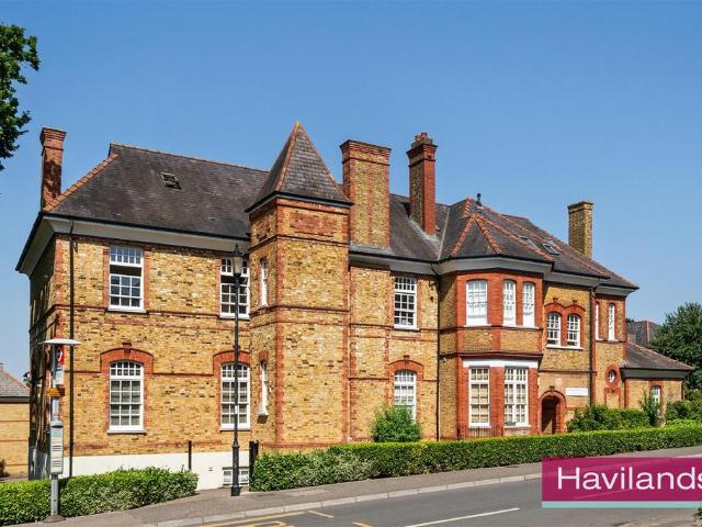 Flat for sale in Southgate, Oakwood