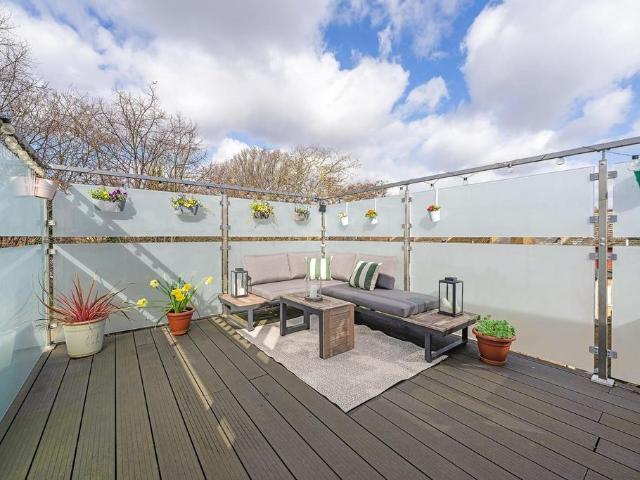 Flat for sale in Stockwell, Greater London