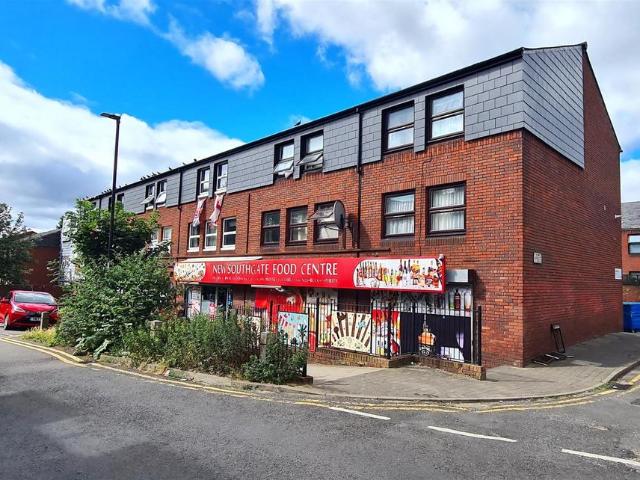 Flat for sale in New Southgate, Greater London