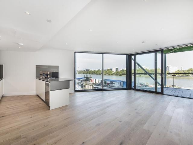 Flat for sale in Nine Elms, Greater London