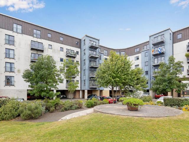 Flat for sale in Granton Harbour, Granton