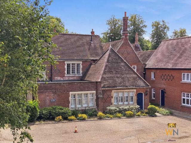 Flat for sale in The Galleries, Navestock Side