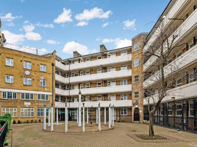 Flat for sale in Somers Town, Greater London