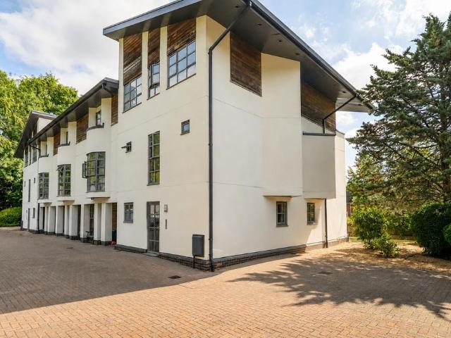Flat for sale in Harestock, Hampshire