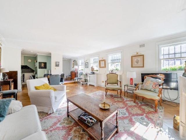 Flat for sale in Camberwell, Greater London