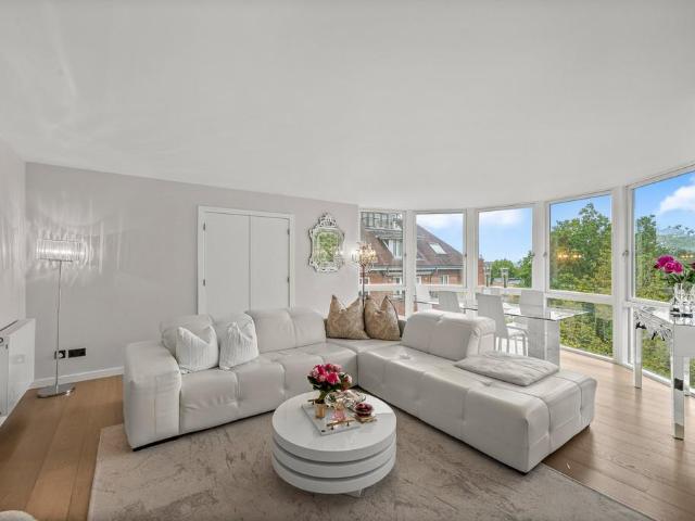 Flat for sale in West Hampstead, Greater London