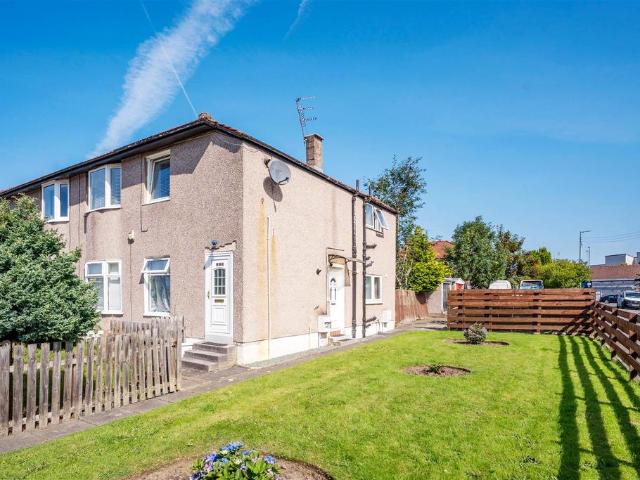 Flat for sale in Croftfoot, Scotland