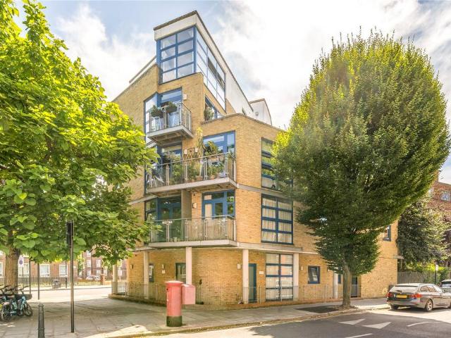 Flat for sale in Haggerston, Greater London