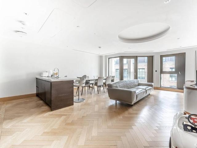 Flat for sale in Greater London