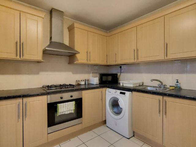 Flat for sale in Finsbury, Greater London