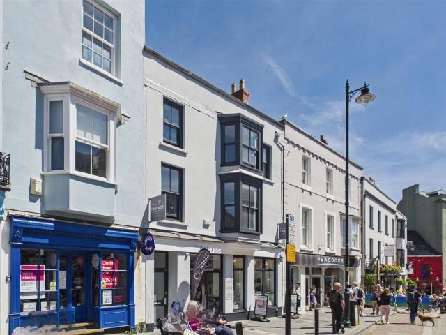 Flat for sale in Tenby, Wales
