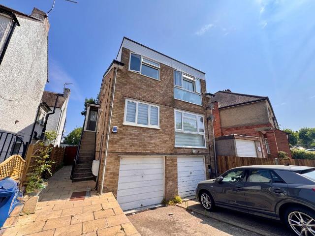 Flat for sale in The Hale, Mill Hill