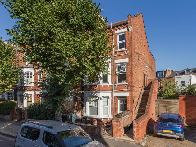 Flat for sale in Maitland Park, Greater London