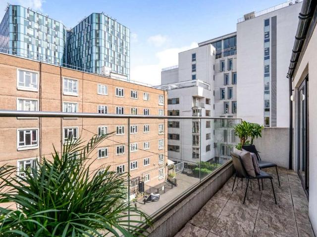 Flat for sale in Barnsbury, Greater London