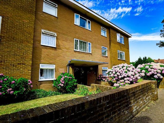 Flat for sale in West Marina, Guestling Green