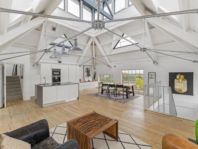 Flat for sale in London Borough of Hounslow, Greater London