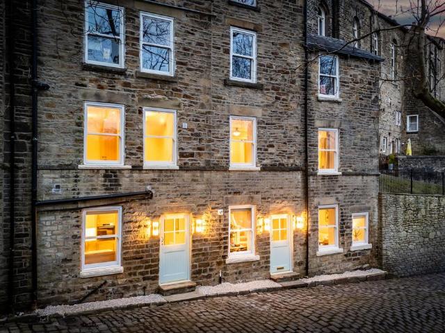 Flat for sale in Charlesworth, East Midlands