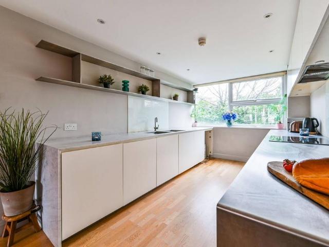 Flat for sale in Chalk Farm, Primrose Hill