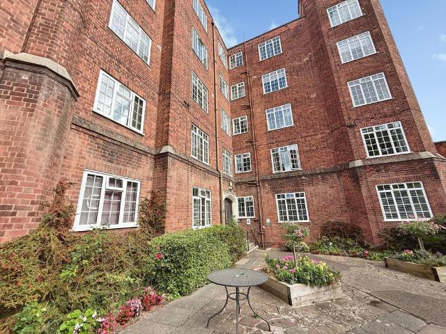 Flat for sale in Stoneygate, Leicester