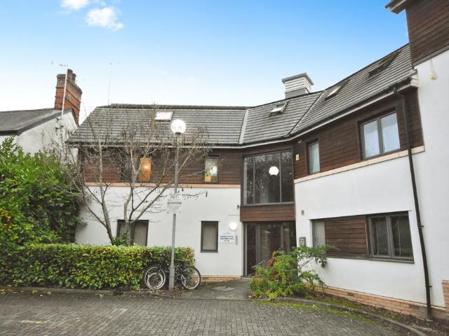Flat for sale in Chedburgh, Suffolk