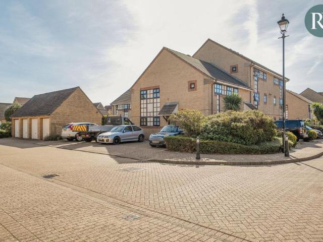 Flat for sale in Shoreham Beach, Adur