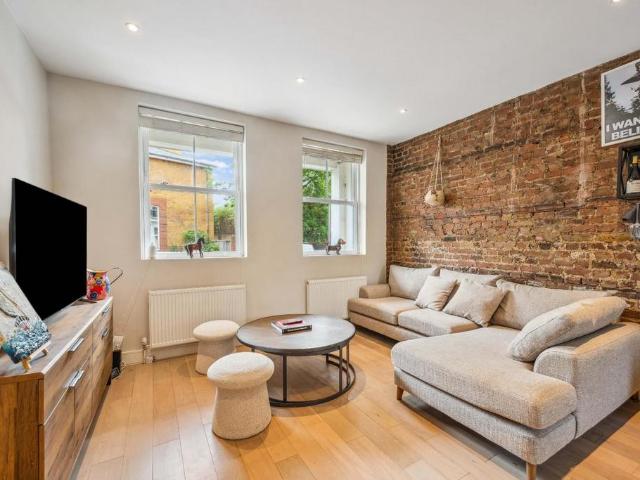 Flat for sale in London Borough of Lambeth, Greater London