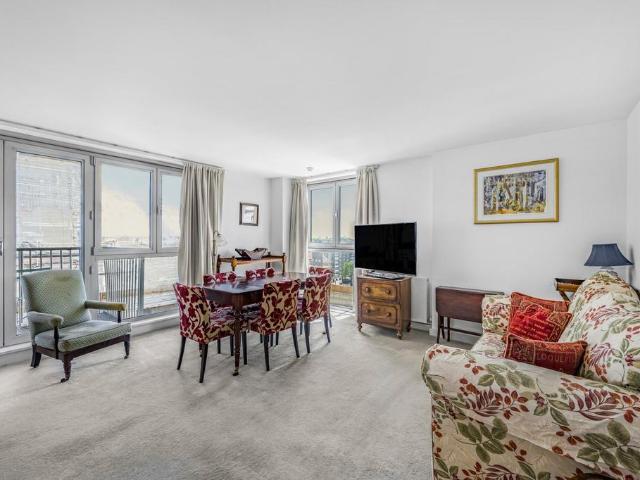 Flat for sale in Holloway, Cat Hill