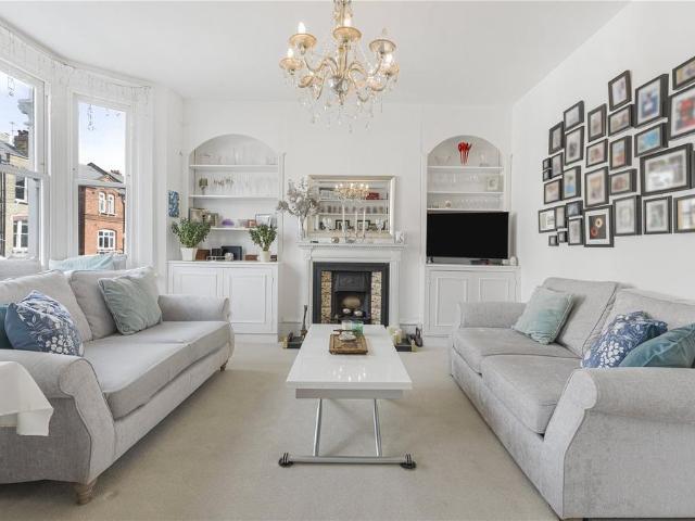 Flat for sale in Fulham, Greater London