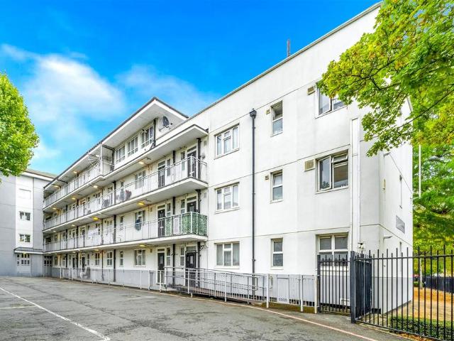 Flat for sale in London Borough of Tower Hamlets, Greater London