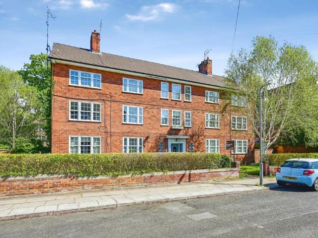 Flat for sale in Calderstones