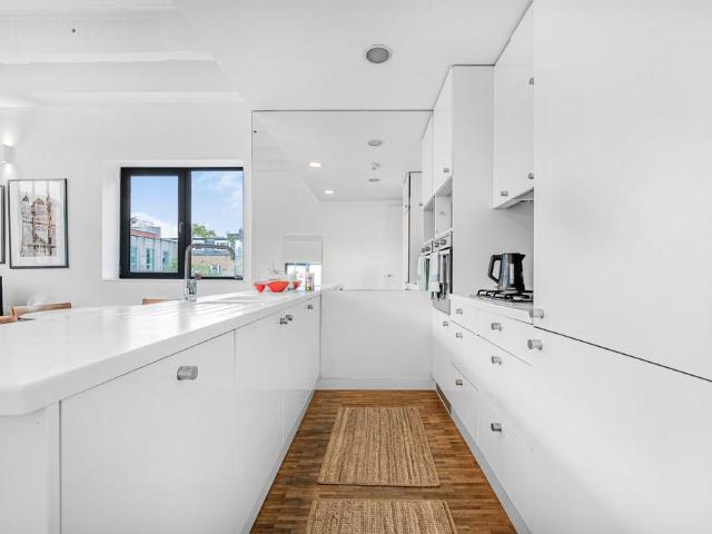 Flat for sale in Holborn, Greater London