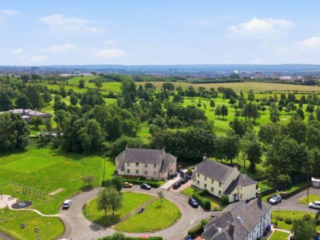 Flat for sale in Hardgate, Scotland