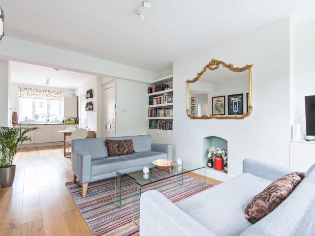 Flat for sale in Stoke Newington, Greater London