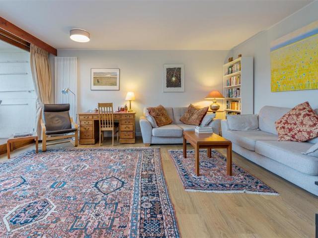 Flat for sale in Greater London