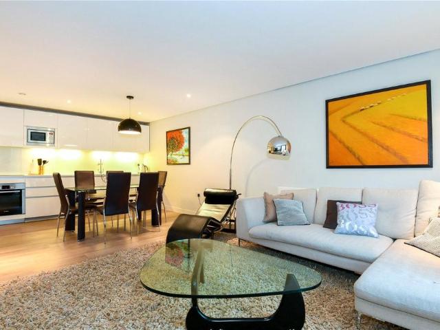 Flat for sale in Paddington, Greater London