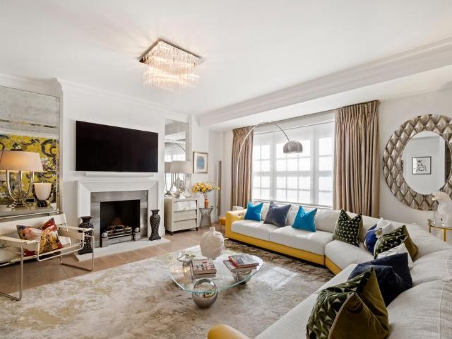Flat for sale in Royal Borough of Kensington and Chelsea, Greater London