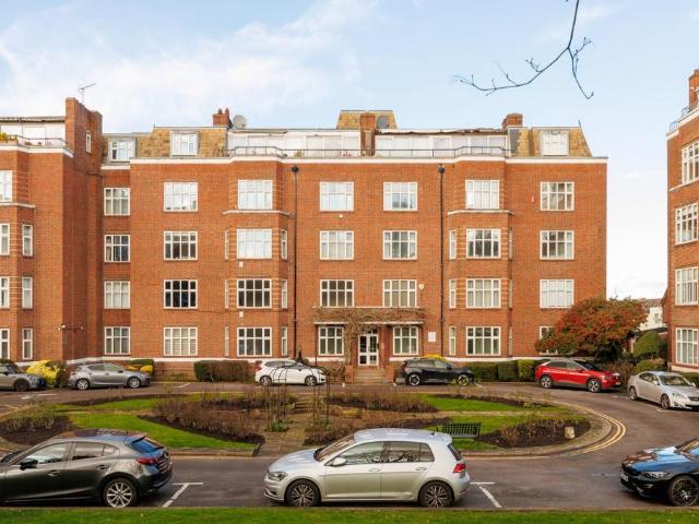 Flat for sale in Putney, Greater London