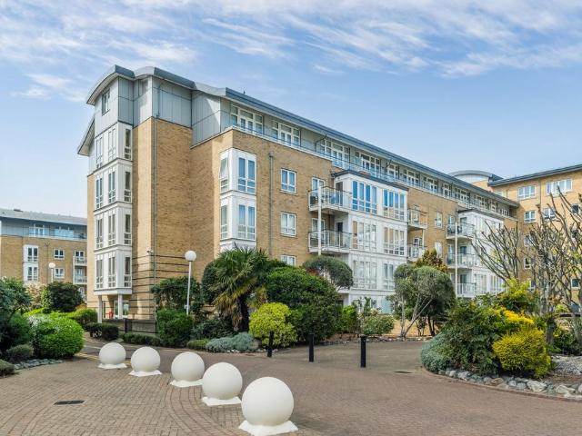 Flat for sale in Isle Of Dogs, Isle Of Man
