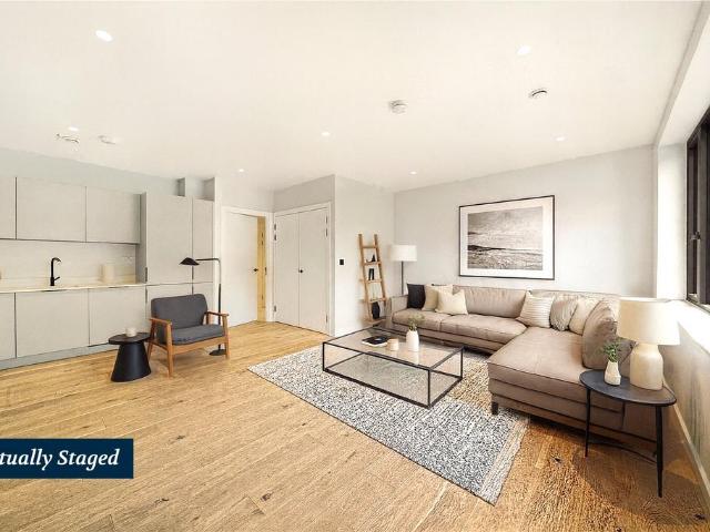Flat for sale in Brondesbury, Greater London