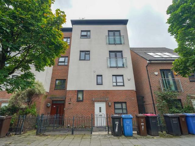 Flat for sale in Lower Broughton, Salford