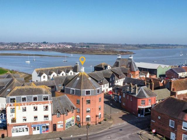 Flat for sale in Dale Hill, Essex