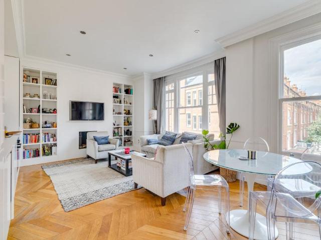 Flat for sale in Fulham, Greater London